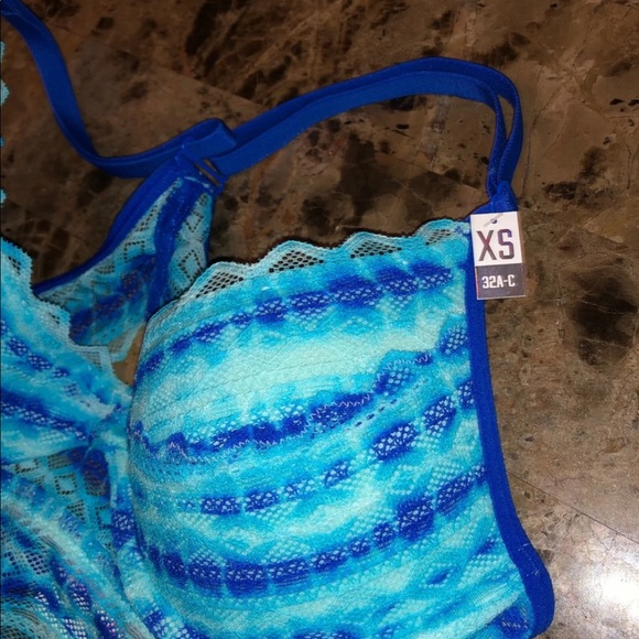 Vs Pink Racerback Bralette - Picture 2 of 4